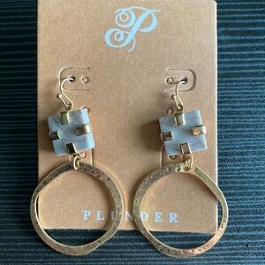 ⭐️ NEW- never worn ⭐️ Plunder Gold and Cream Geometric Earrings